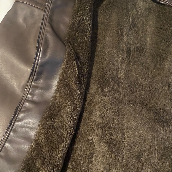 Men's Stylish Brown Leather Bomber Jacket - Picture 4 of 7